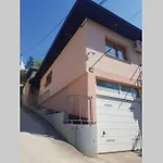 Sa Garazom I Internetom