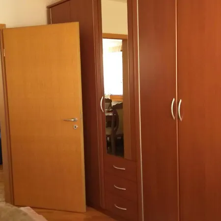 Sa Garazom I Internetom Daire