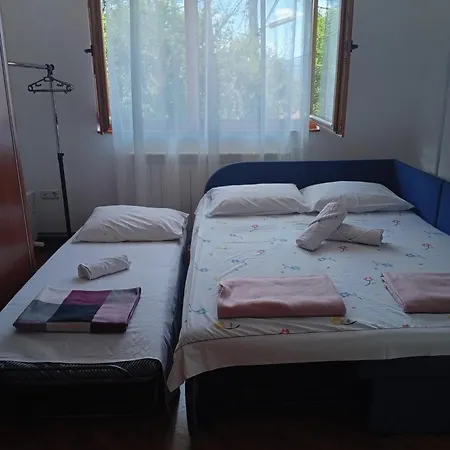 Daire Sa Garazom I Internetom Saraybosna