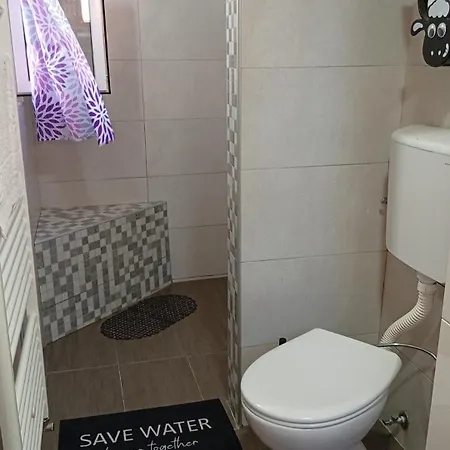 Sa Garazom I Internetom Apartament
