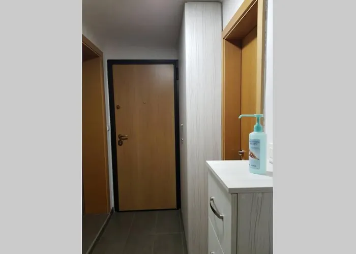 Sa Garazom I Internetom 아파트