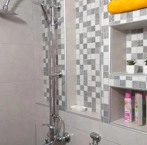 Sa Garazom I Internetom 아파트 사라예보