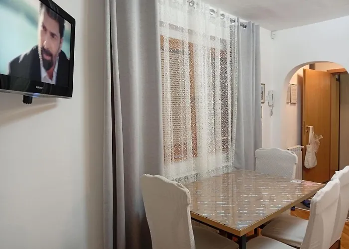 Sa Garazom I Internetom 아파트 사라예보