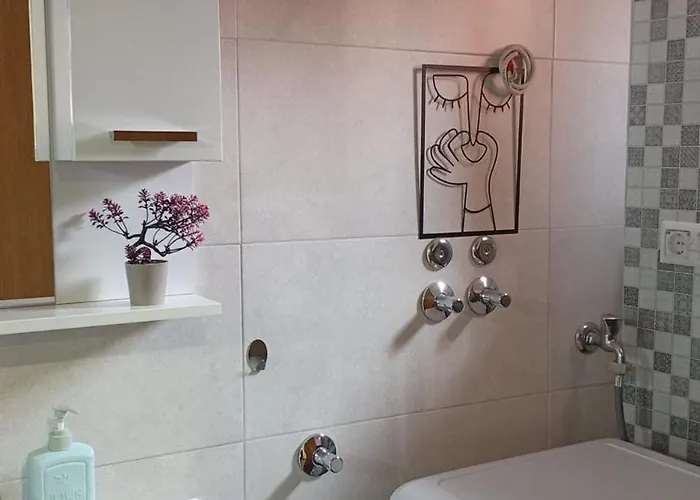 Sa Garazom I Internetom 아파트